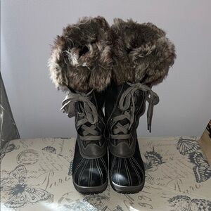 London Fog Black and Gray Winter Boots with Faux Fur